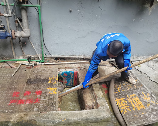 龙滚镇清掏化粪池