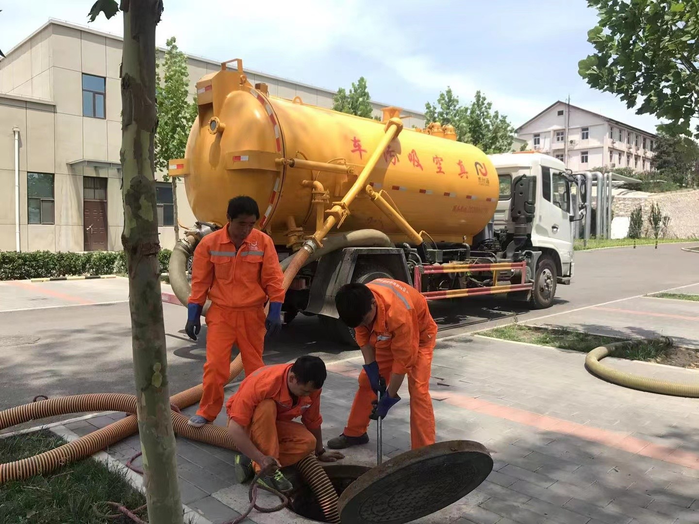 龙滚镇化粪池清理与5-8吨吸粪车施工效率分析
